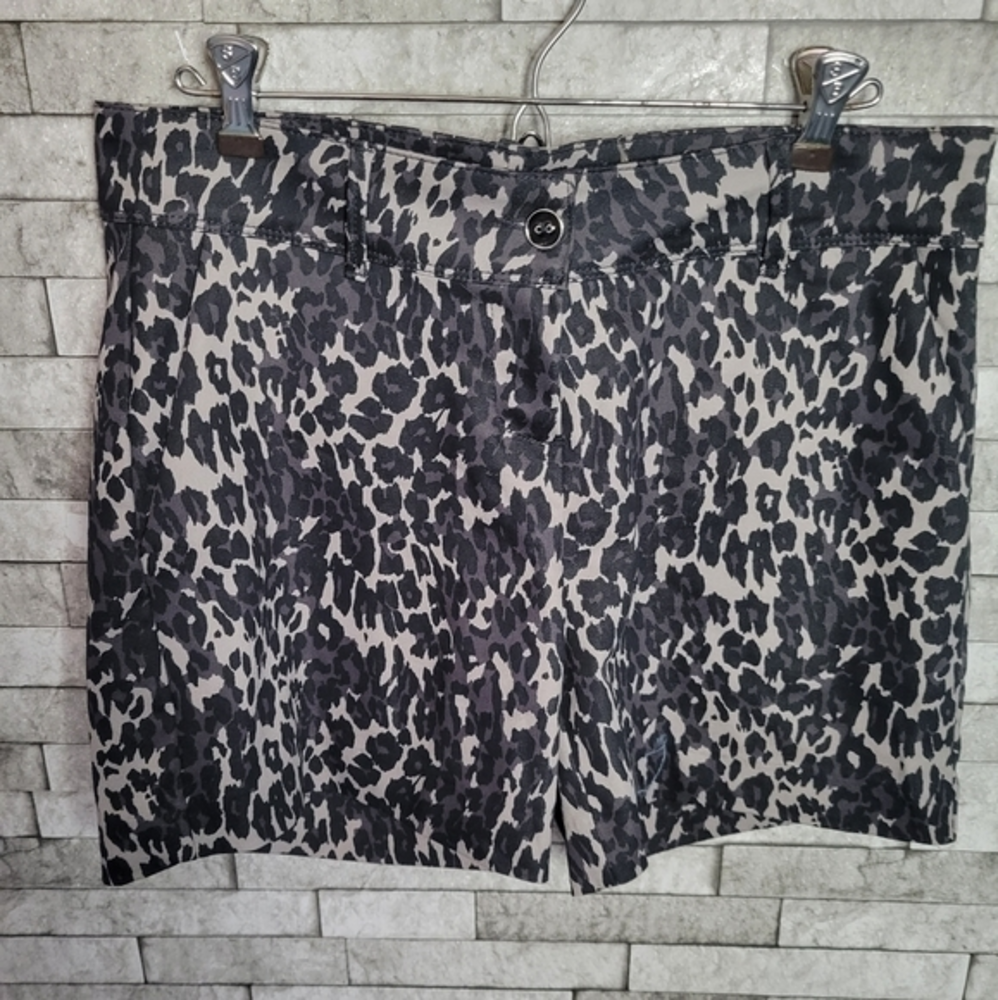 Isaac Mizrahi Size 6 Cheetah print shorts‎